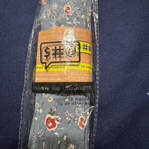 NWOT Men’s Blue and Floral Tie from Skinny Tie Madness with Fast Shipping